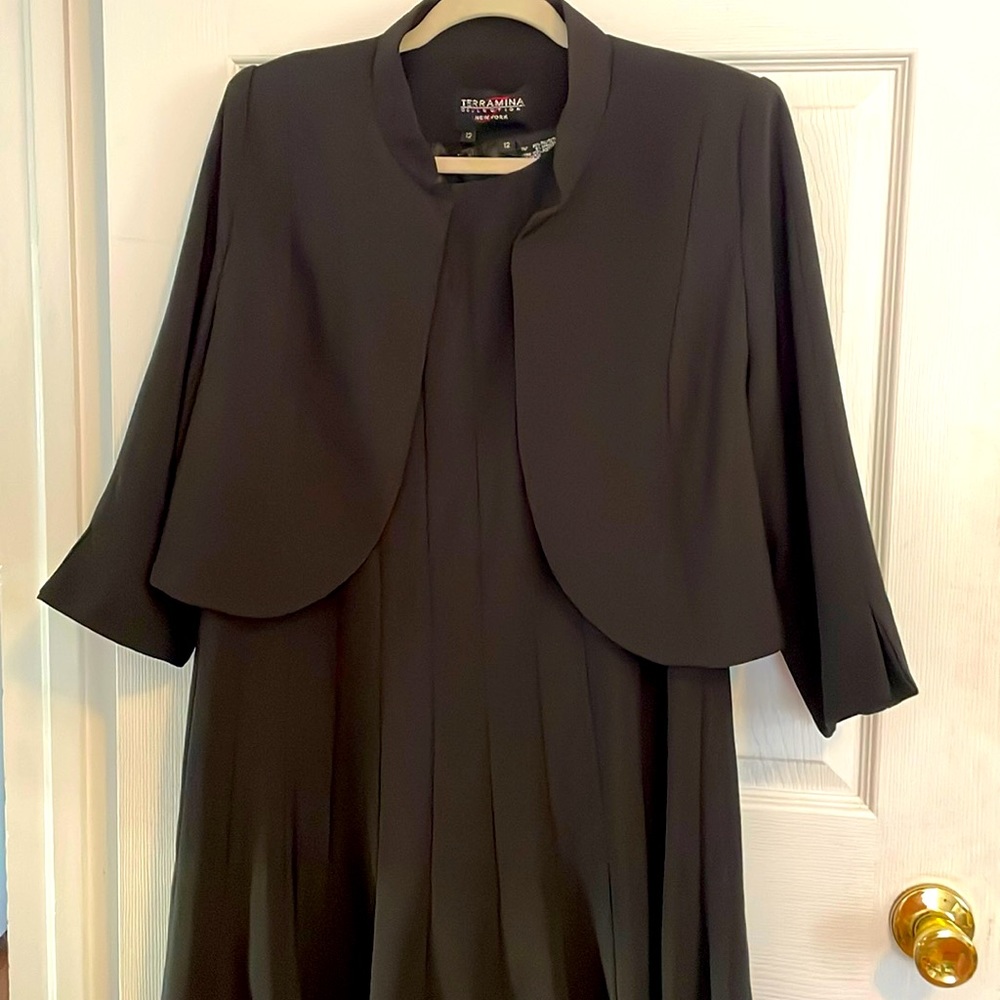 Classy 2-piece black dress. Great for special events. Fully lined. Flaired. 12
